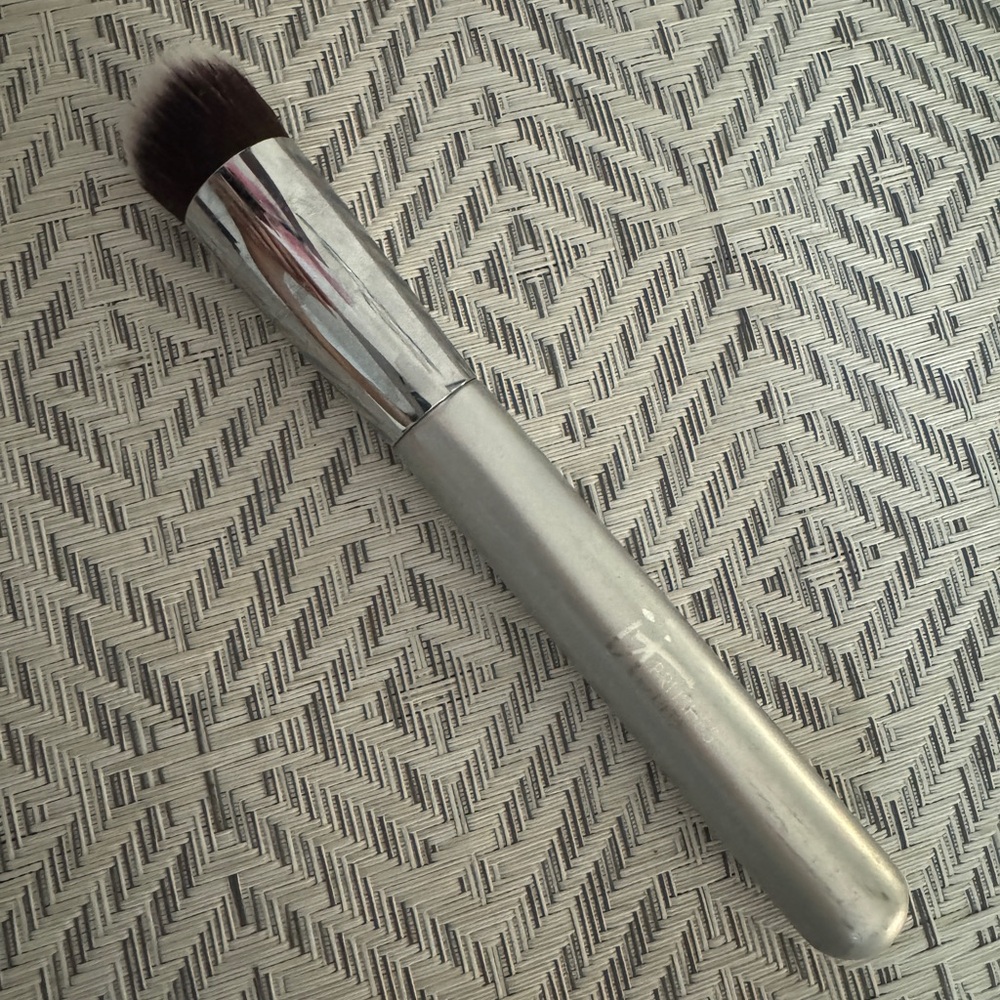IT Cosmetics Brush